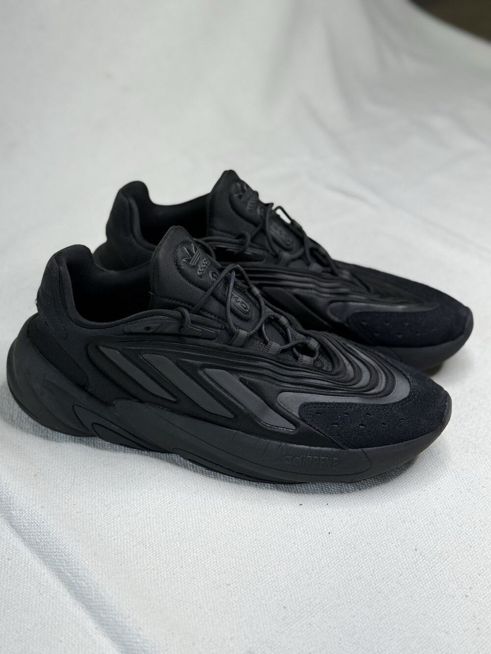 Adidas Ozelia Mens Size 9.5 Black Carbon Low Atheltic Running Shoes H04250